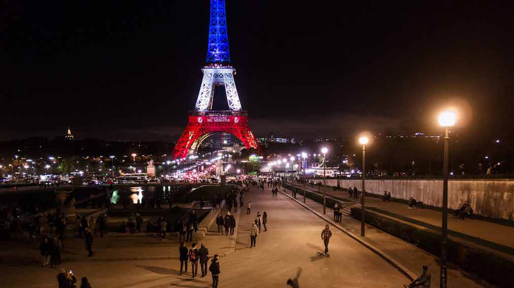 tour-eiffel-tricolore
